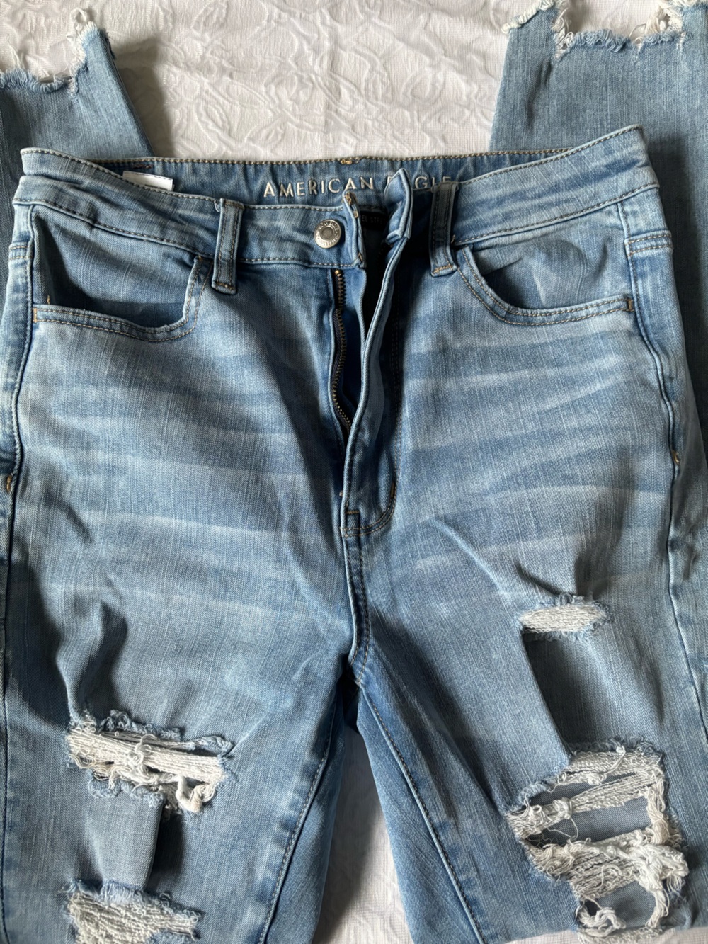 American Eagle Outfitters Light Blue Distressed Women’s Jeans - Picture 5 of 8